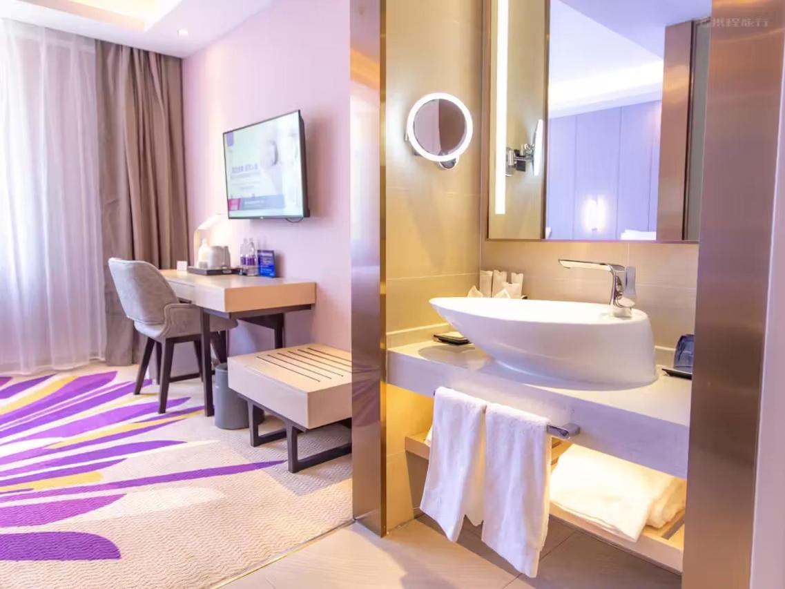 Lavande International Exhibition Center West Heping Bridge Subway Station Hotel